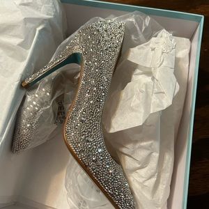 Blue by Betsey Johnson Women's Sb-hazil Pump